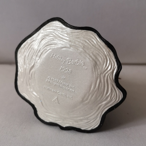 Vintage 1998 Hallmark "African-American Holiday Barbie" Ornament in Original Box - Picture 6 of 7